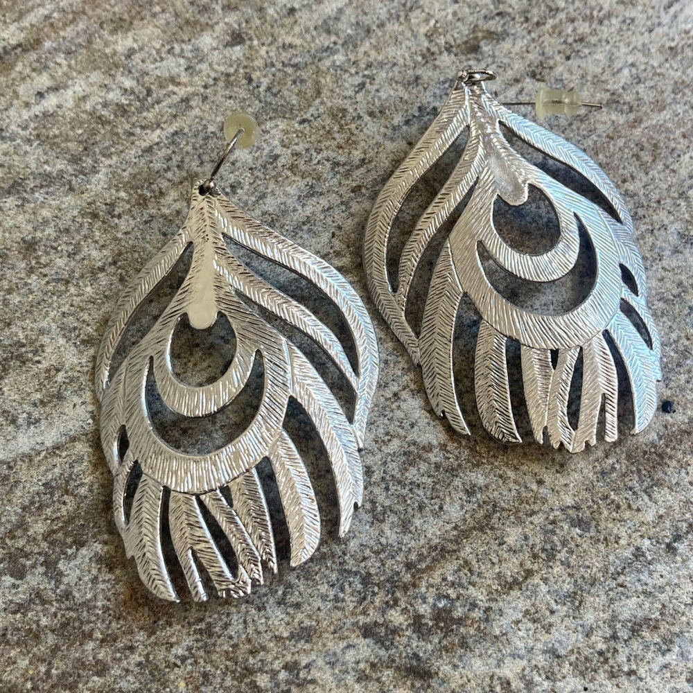 Kendra Scott Karina silver metal feather earrings Original production VGUC